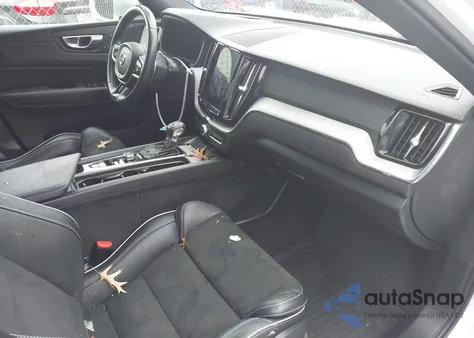 2019 Volvo Xc60 T5 R-Design z USA, uszkodzony, nr VIN LYV102RM8KB232471